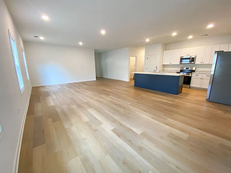 33 Oak Ave — Photo 4