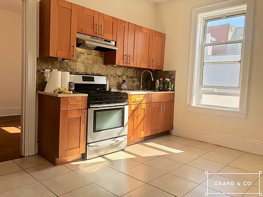 Rented by Grand & Co. | media 17