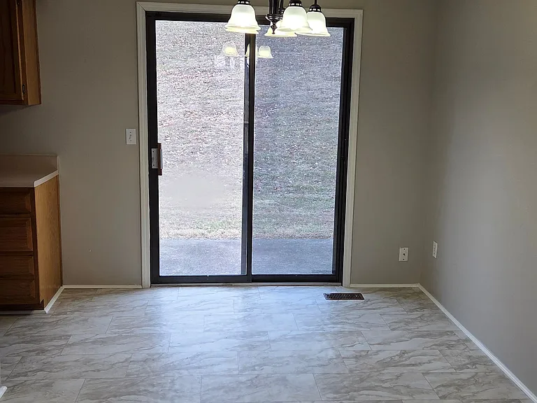 3242 N Virginia Ave — Photo 4