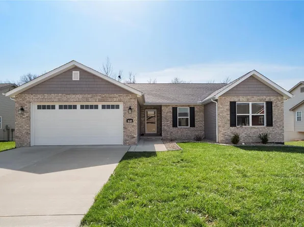 1040 Oak Creek Ln, Waterloo, IL 62298