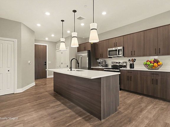 5th image of 298 W Monroe St #206