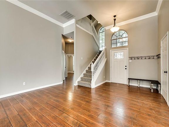 2nd image of 6217 Kingswood Dr