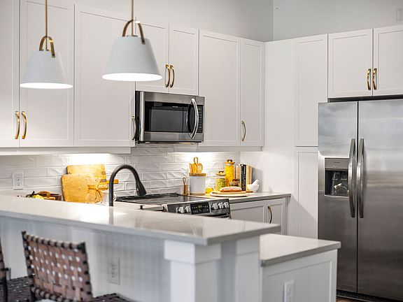 4th image of 1000 Lakeside Terrace Ct #10-302
