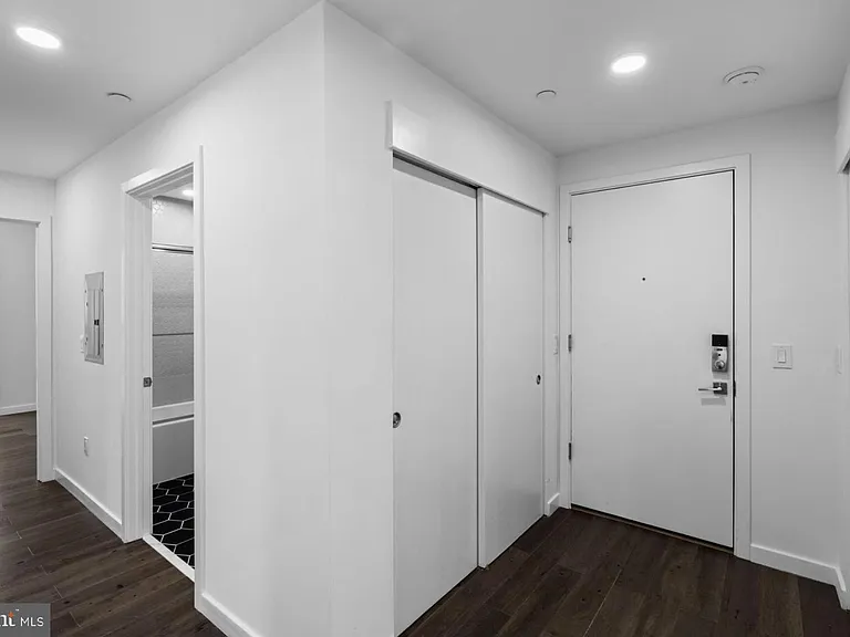 1501 N 31st St #405 — Photo 3