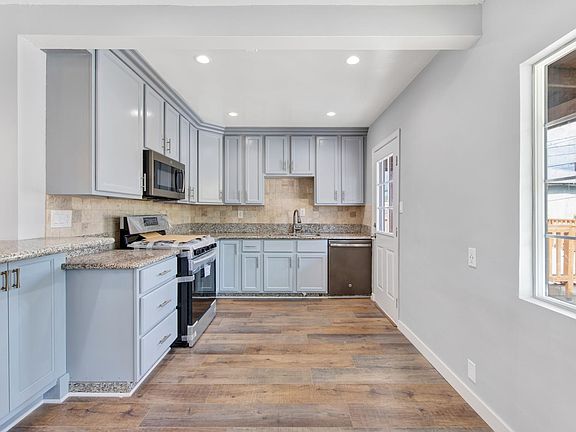 4th image of 7744 Radford Ave
