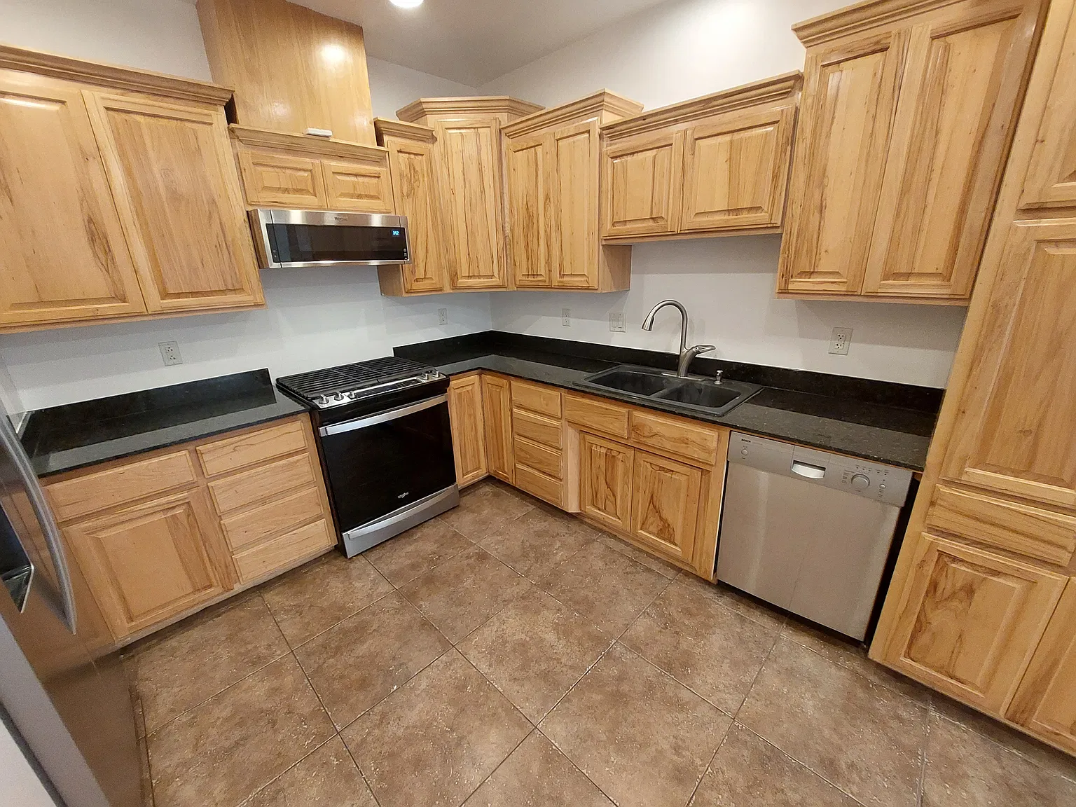 3 bed, 1847 sqft, $2,400 — Photo 4