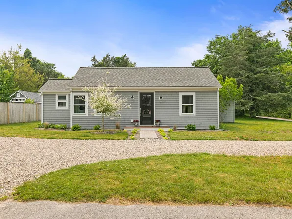 8 River Rd, Pocasset, MA 02559
