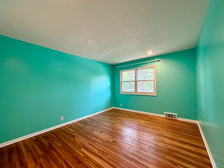 9325 Pauline St — Photo 39