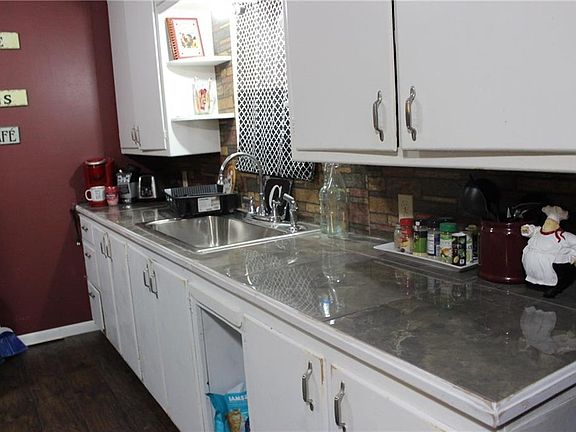 4th image of 99 Hollywood St