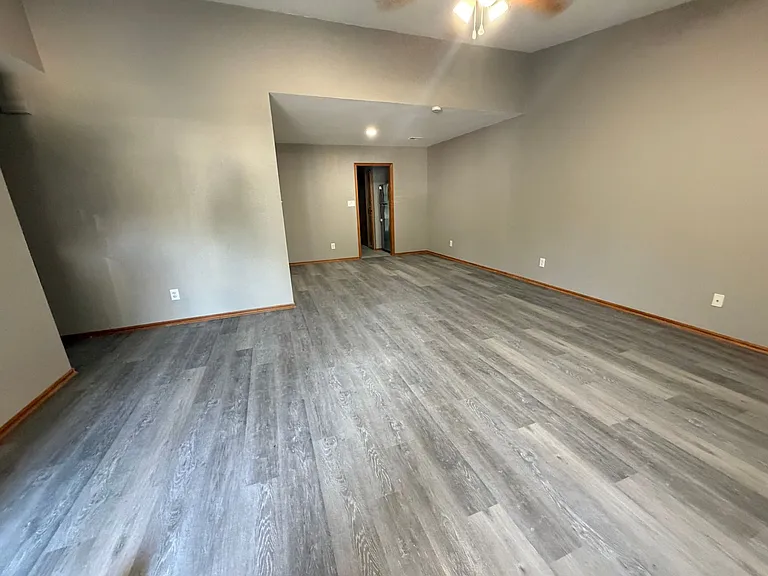 824-930 Railhead Dr — Photo 31