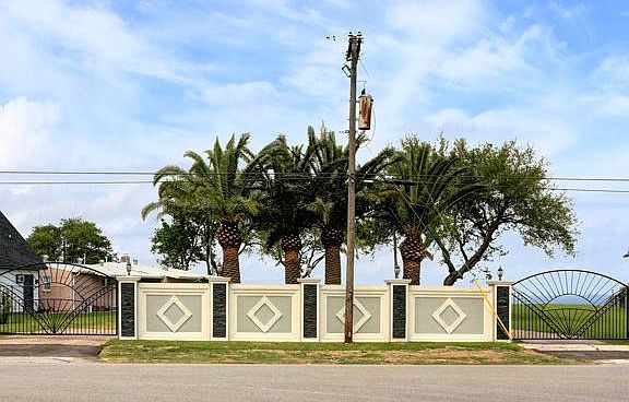 5th image of 5027 W Bayshore Dr