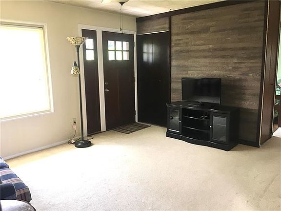 3rd image of 214 Haymont Dr