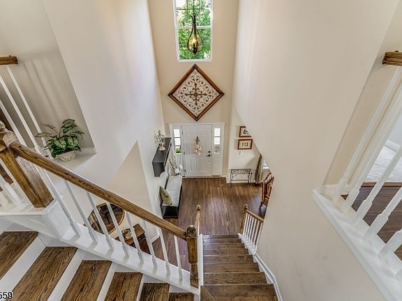 5th image of 46 Saxton Dr