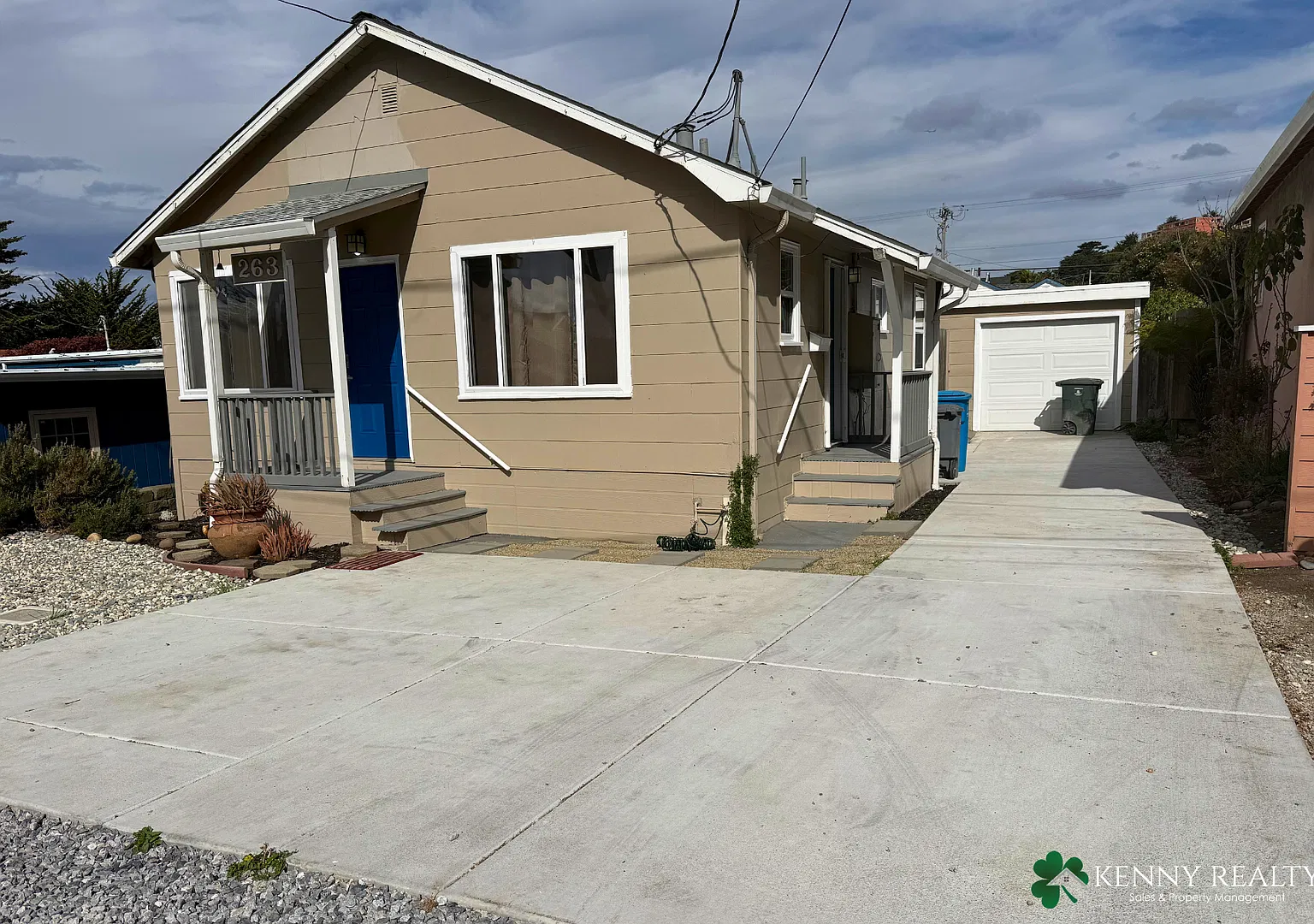 Bright 2BR/1BA Home Near the Beach in Pacifica's Sharp Park — Photo 2
