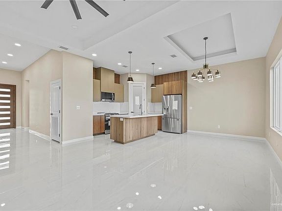 3rd image of 2508 Gaytan Ave