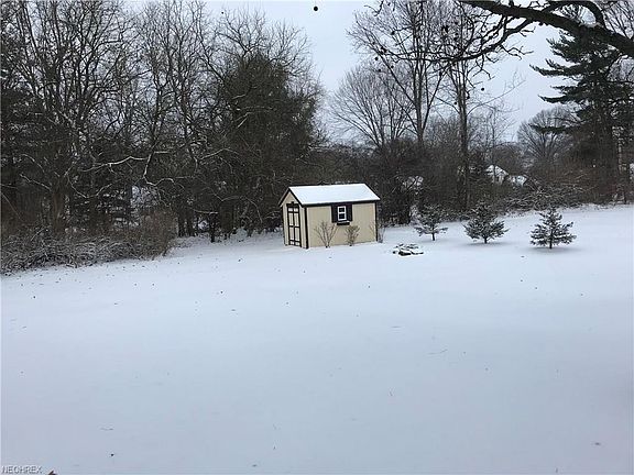 4th image of 82 Parmelee Dr