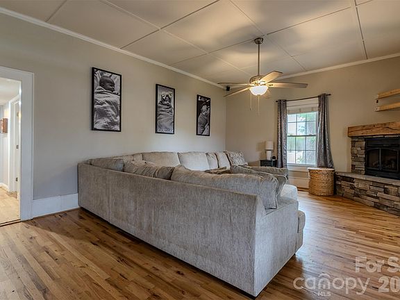 4th image of 505 W Mountain St