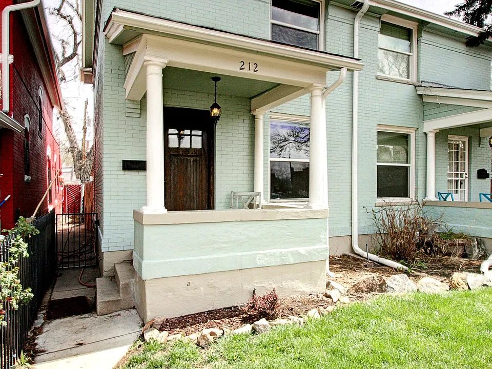 212 N Lincoln St