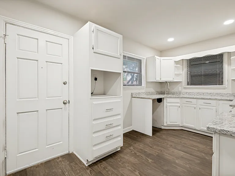 1835 Norfolk Ave — Photo 5