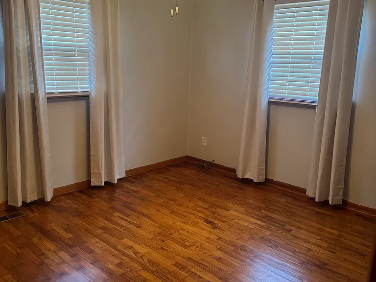 1003 E Mondy St — Photo 4