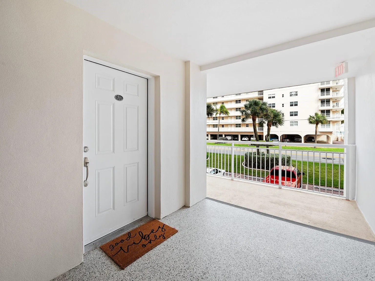 2 bed, 2.0 bath, 1000 sqft, $2,800 — Photo 2