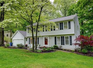 18 Chesham Way, Fairport, NY 14450
