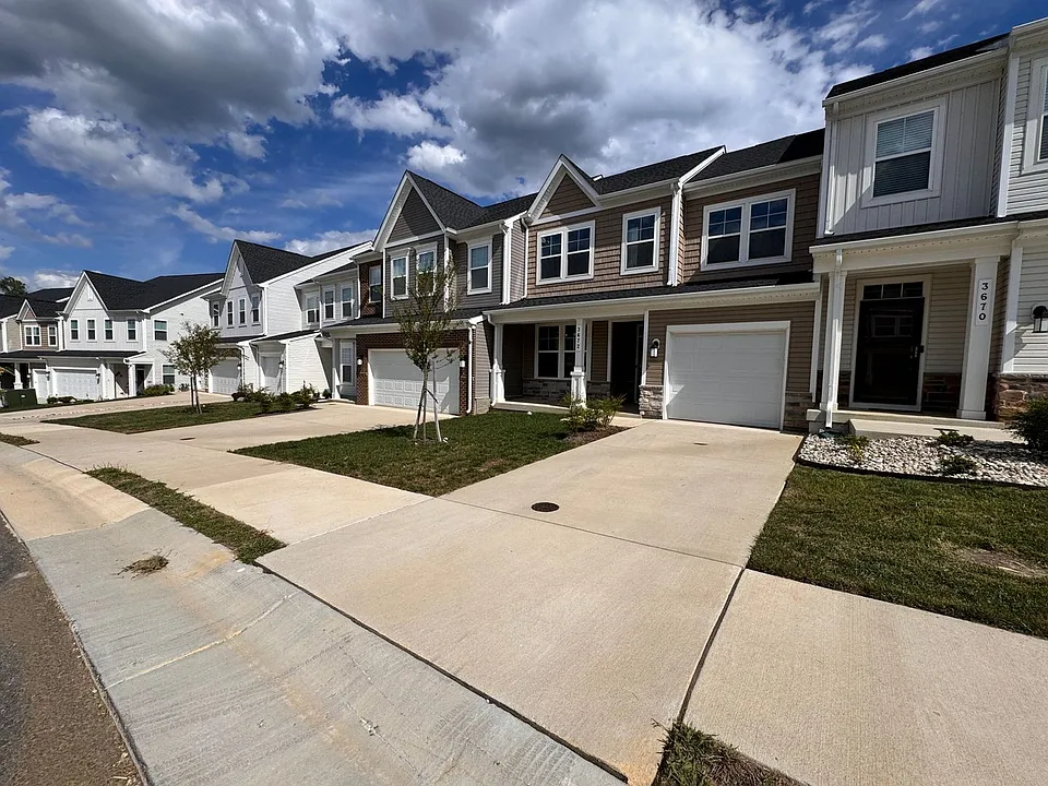 3672 Isaac Cir
