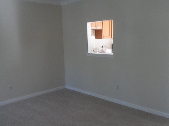 3rd image of 16298 Taconic Cir