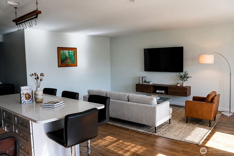 5th image of 2522 Rucker Avenue #407