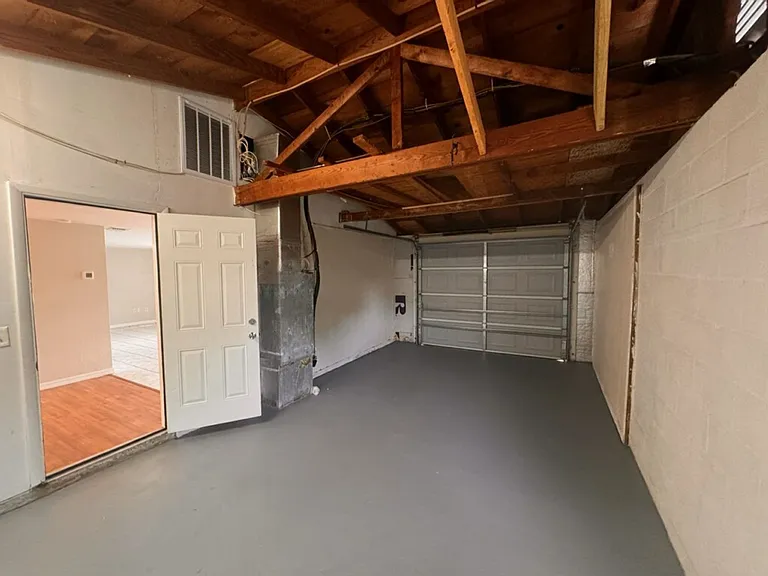 10731 Premier Ave — Photo 16