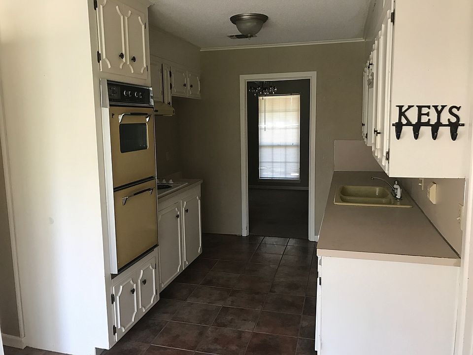 1st image of 4107 Moores Ln