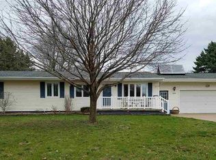 1300 Ridgecrest Dr, Clinton, IA 52732