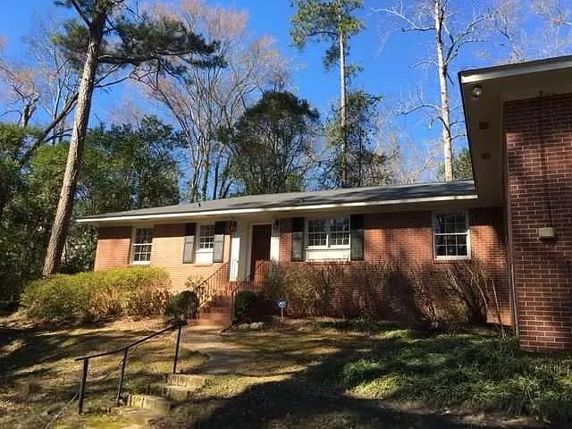 3 bed, 1350 sqft, $1,100 — Photo 1