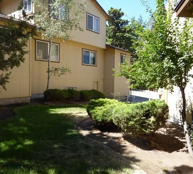 1133 NE Hidden Valley Dr #A-D — Photo 3