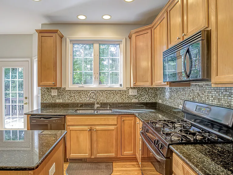 2103 Templeton Gap Dr — Photo 19