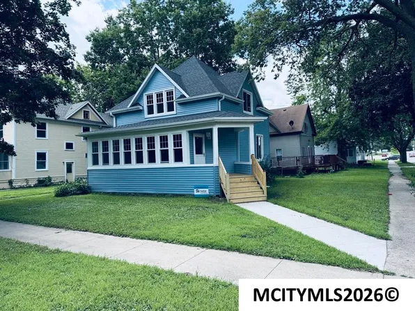 403 1st St NW, Mason City, IA 50401