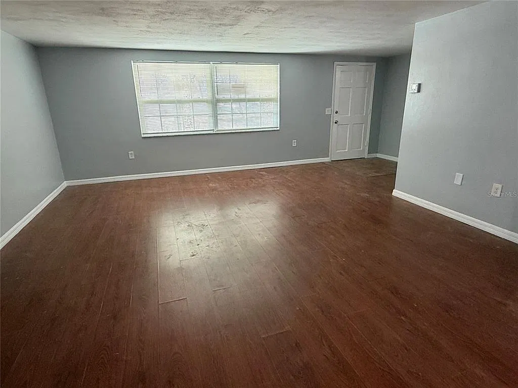 4 bed, 2.0 bath, 1690 sqft, $1,885 — Photo 2