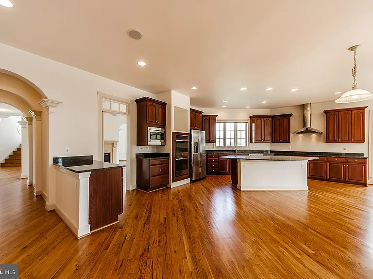9005 Edgepark Rd — Photo 11
