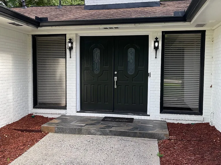 558 Kenwood Rd — Photo 2