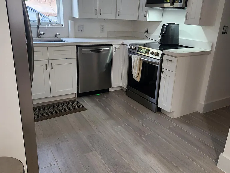 100 N Ocean Ln — Photo 18