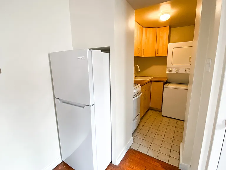 1136 Pine St #203 — Photo 3