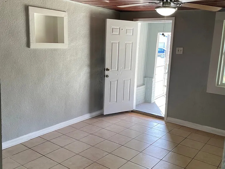 1964 S Adelbert Ave — Photo 2