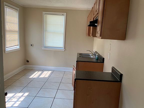 2nd image of 1298 Kerr Ave