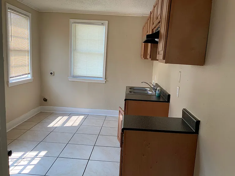 1298 Kerr Ave — Photo 2