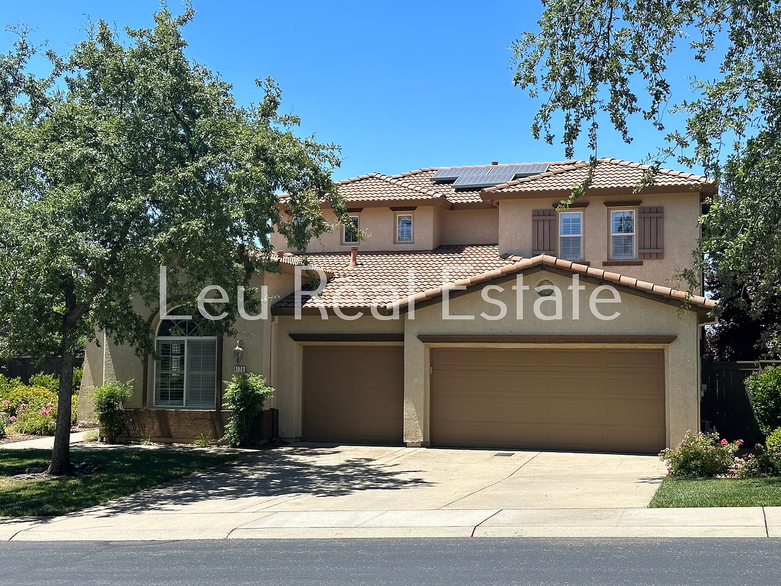 4 bed, 3.5 bath, 3269 sqft, $4,200 — Photo 1