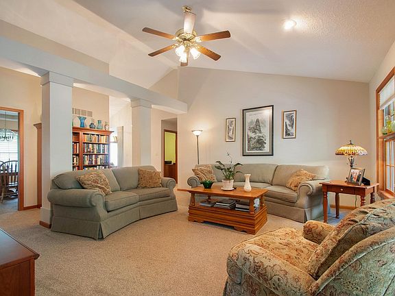 2nd image of 3753 Thornridge Dr