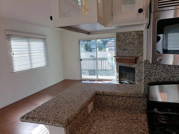 4th image of 2957 Columbia St #2X