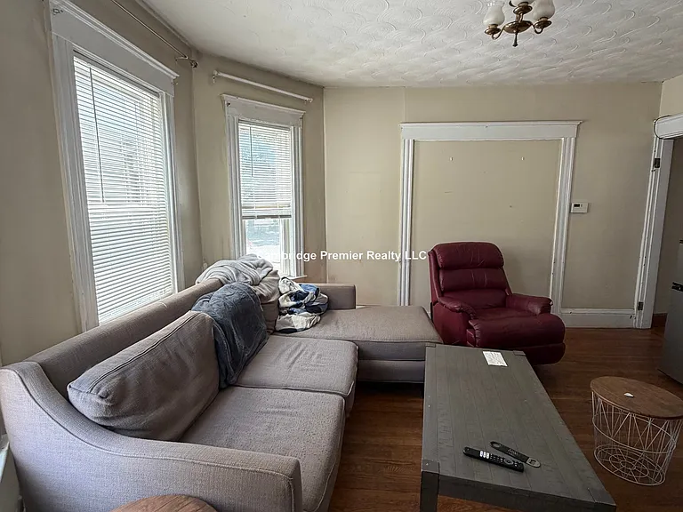 35 Rogers Ave — Photo 27