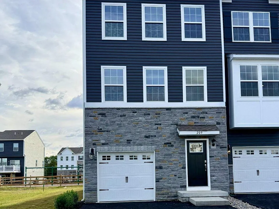 209 Independence Ct