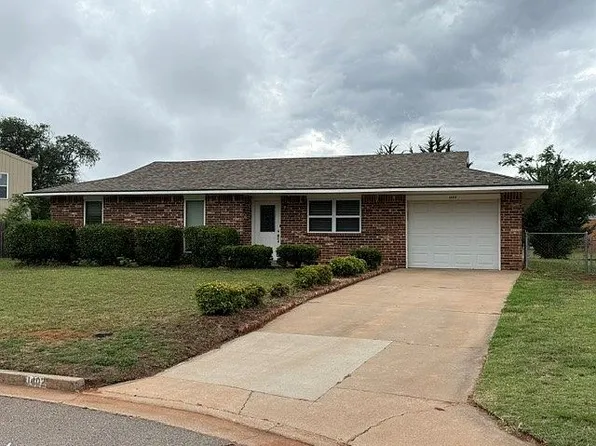 1402 Sherry Ct, Elk City, OK 73644